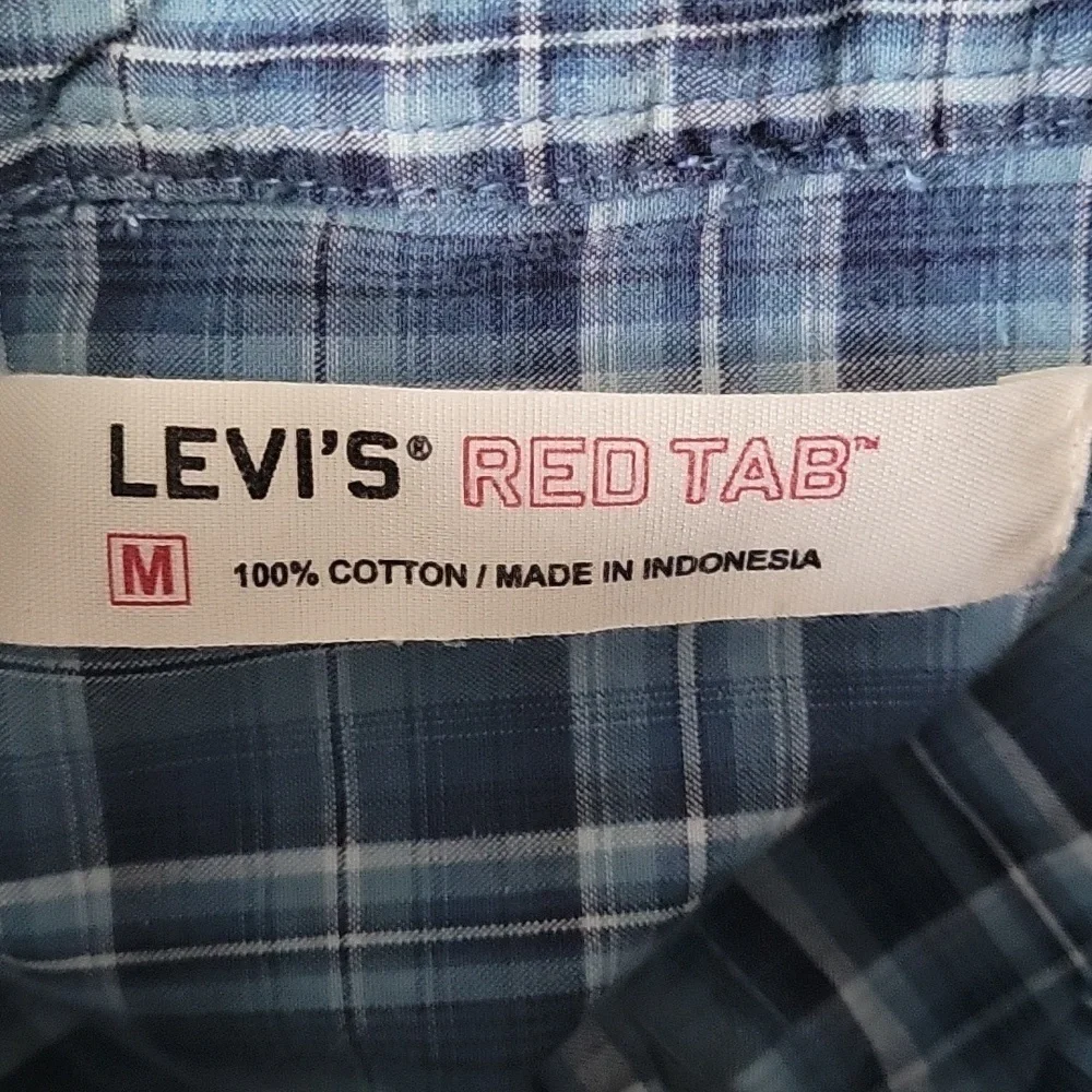 Levis Mens Medium Blue Plaid Red Tab Button Up Short Sleeve 100% Cotton‎